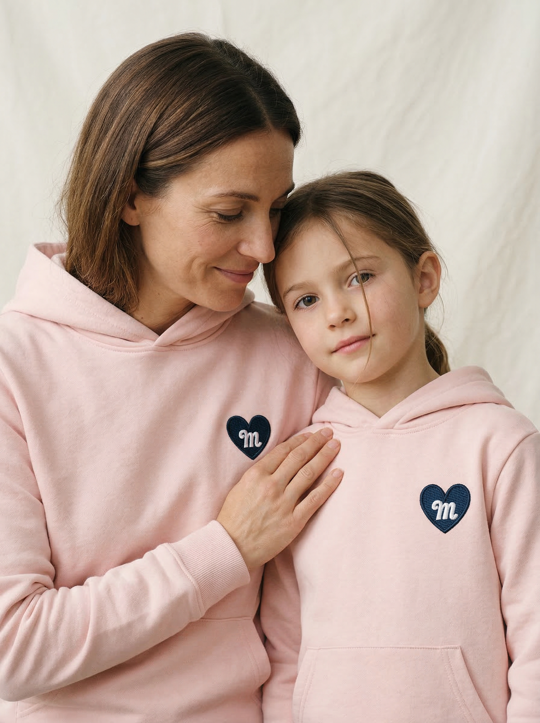 Hoodie Enfant Brodé — Le Câlin