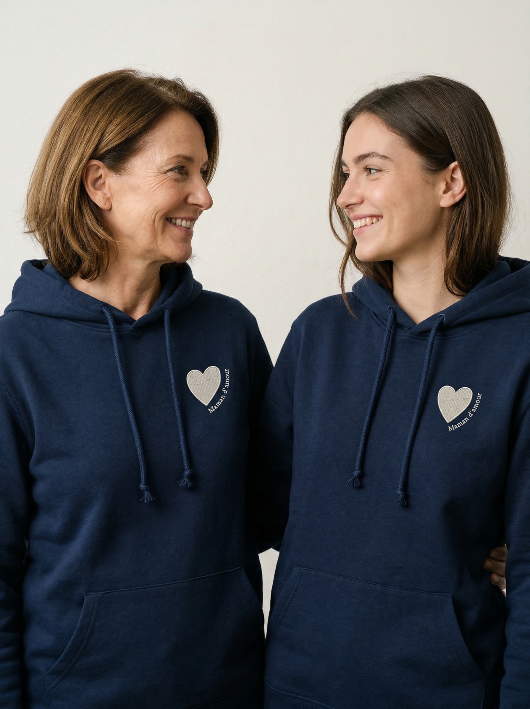 Hoodie Brodé — La Confidence — Maman