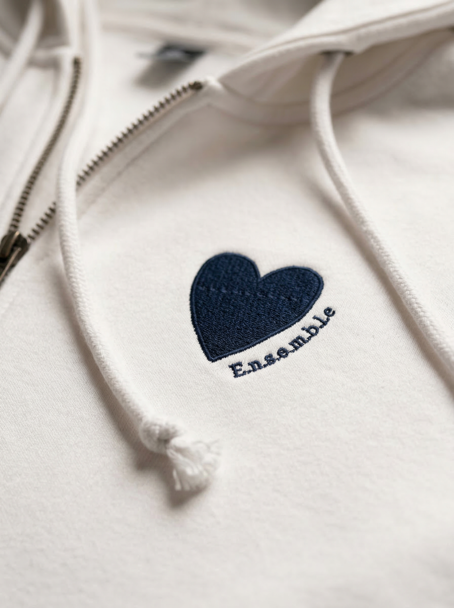 Zoodie Brodé — La Confidence