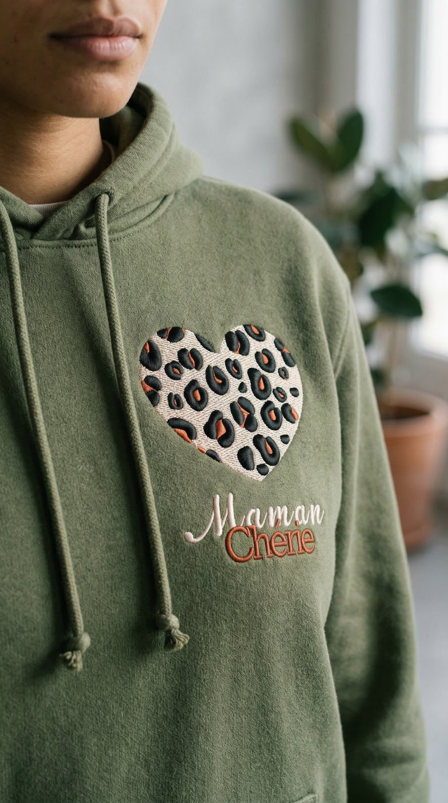 Hoodie Brodé — La Féline