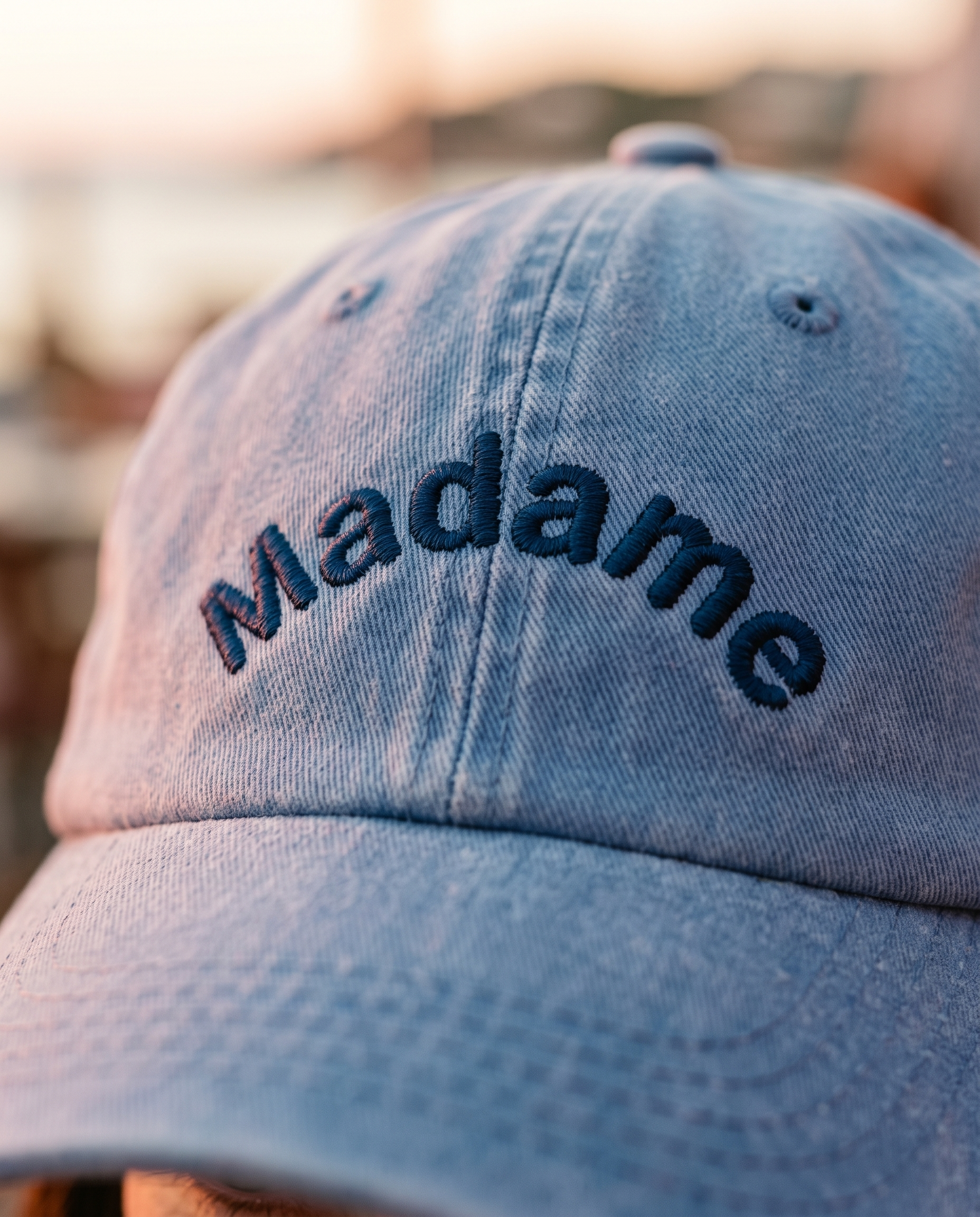 La Casquette brodée, La Ronde