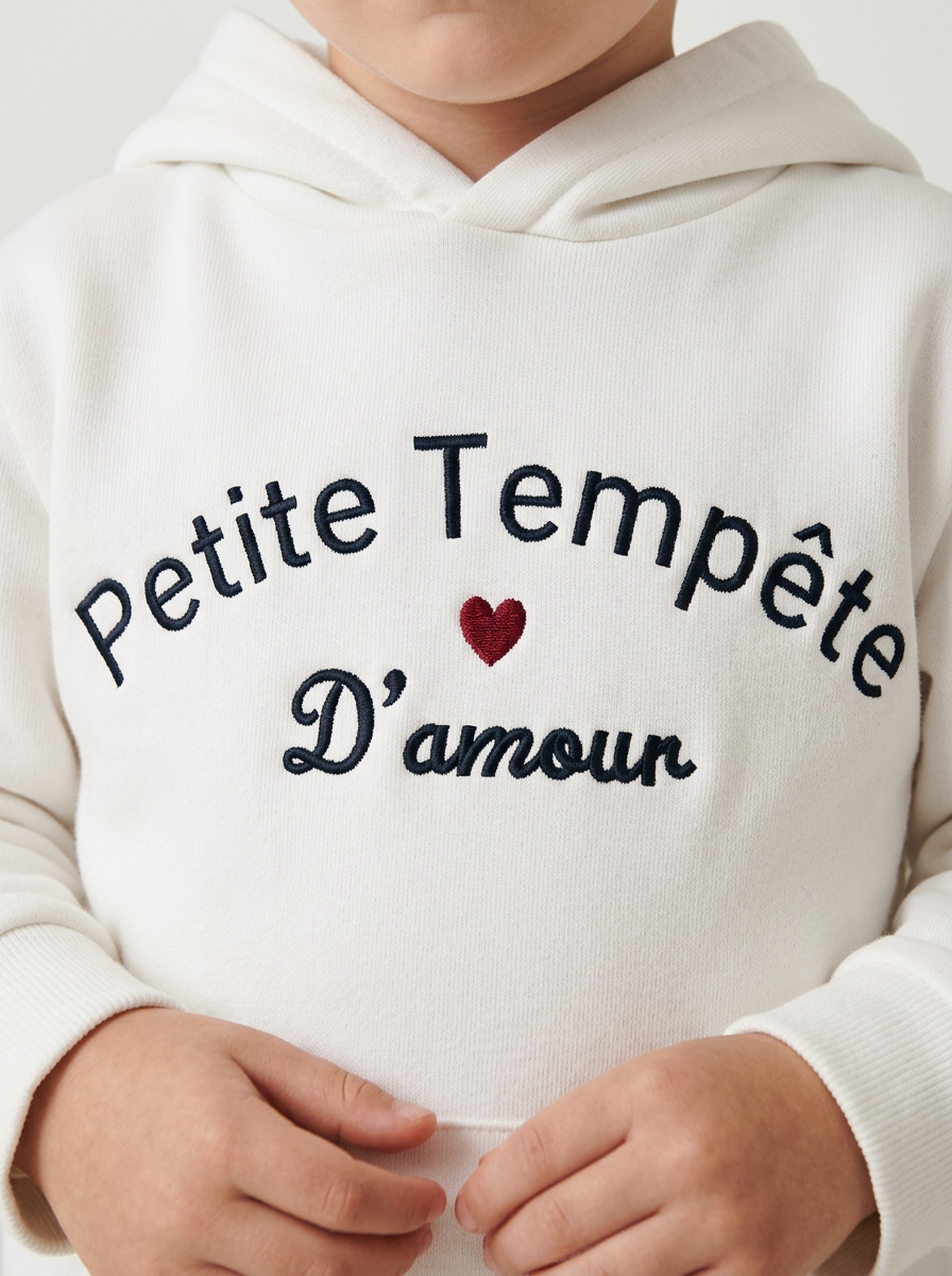 Cadeau de naissance brodé : la pièce que bébé portera jusqu'à l'école