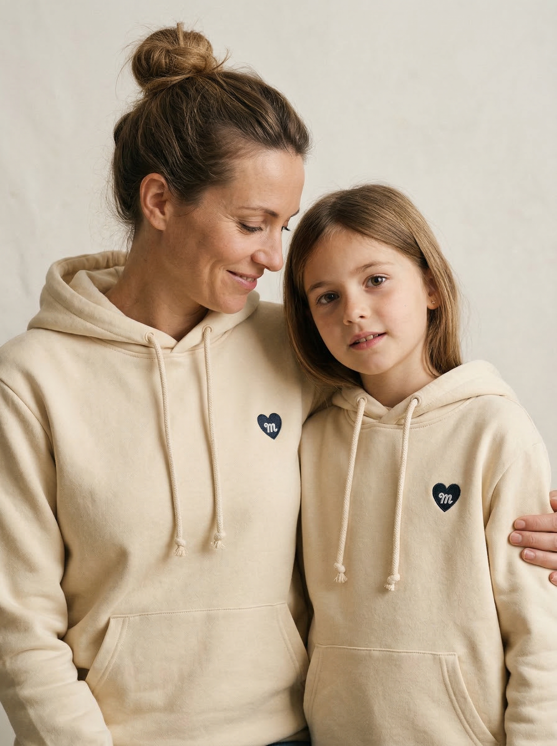 Hoodie Brodé — Le Câlin